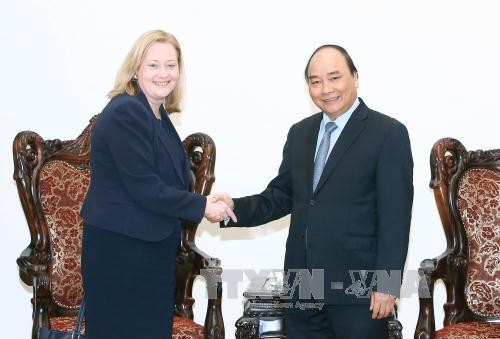 Premierminister Nguyen Xuan Phuc empfängt Irlands Botschafterin in Vietnam Cáit Moran - ảnh 1